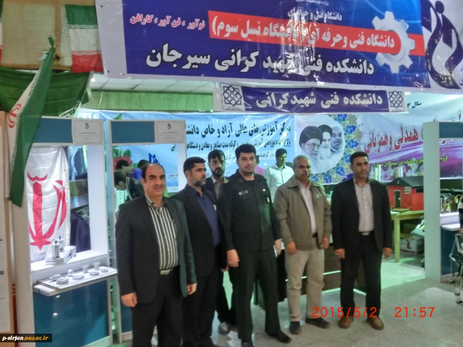 بازدید فرمانده بسیج دانشجویی از غرفه پژوهشی دانشکده