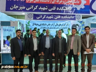 بازدید ریاست محترم شورای شهر از غرفه پژوهشی دانشکده