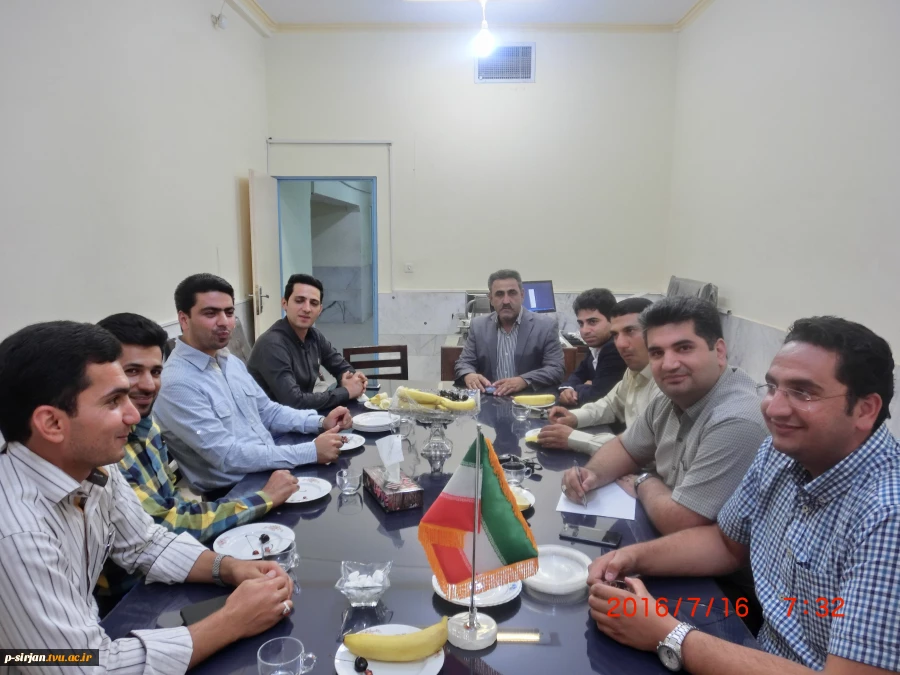 اولین نشست هیئت موءسس کانون دانش آموختگان دانشکده فنی شهید کرانی سیرجان در راستای تقویت ارتباط دانشگاه با صنعت در محل دانشکده در تاریخ 95/04/26