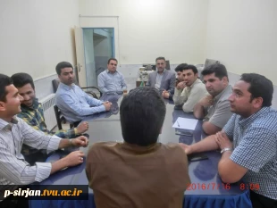 اولین نشست هیئت موءسس کانون دانش آموختگان دانشکده فنی شهید کرانی سیرجان در راستای تقویت ارتباط دانشگاه با صنعت در محل دانشکده در تاریخ 95/04/26