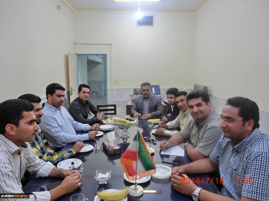 اولین نشست هیئت موءسس کانون دانش آموختگان دانشکده فنی شهید کرانی سیرجان در راستای تقویت ارتباط دانشگاه با صنعت در محل دانشکده در تاریخ 95/04/26