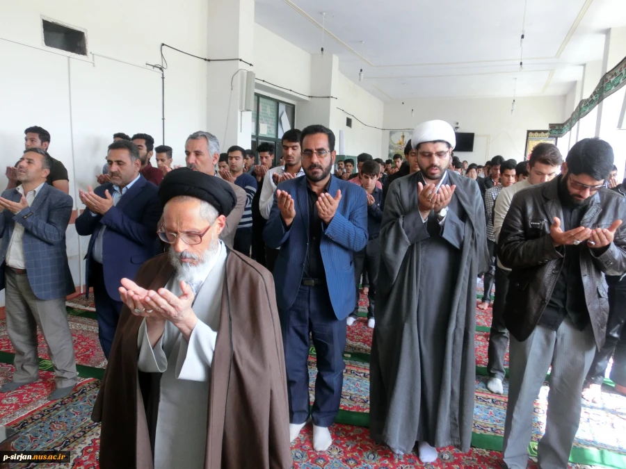 بازدید نماینده محترم  ولی فقیه وامام جمعه شهرستان سیرجان از دانشکده فنی شهید کرانی سیرجان واقامه نماز جماعت ظهر وعصر به امامت ایشان