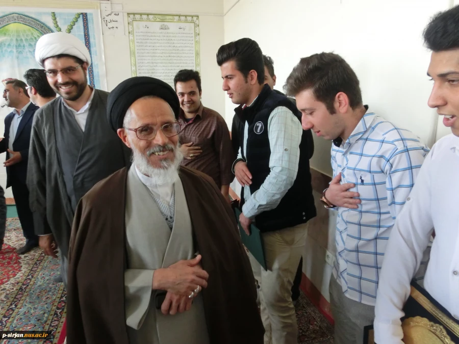 تقدیر از دانشجویان برتر دانشکده و اهدا تقدیر نامه توسط نماینده محترم  ولی فقیه وامام جمعه شهرستان سیرجان