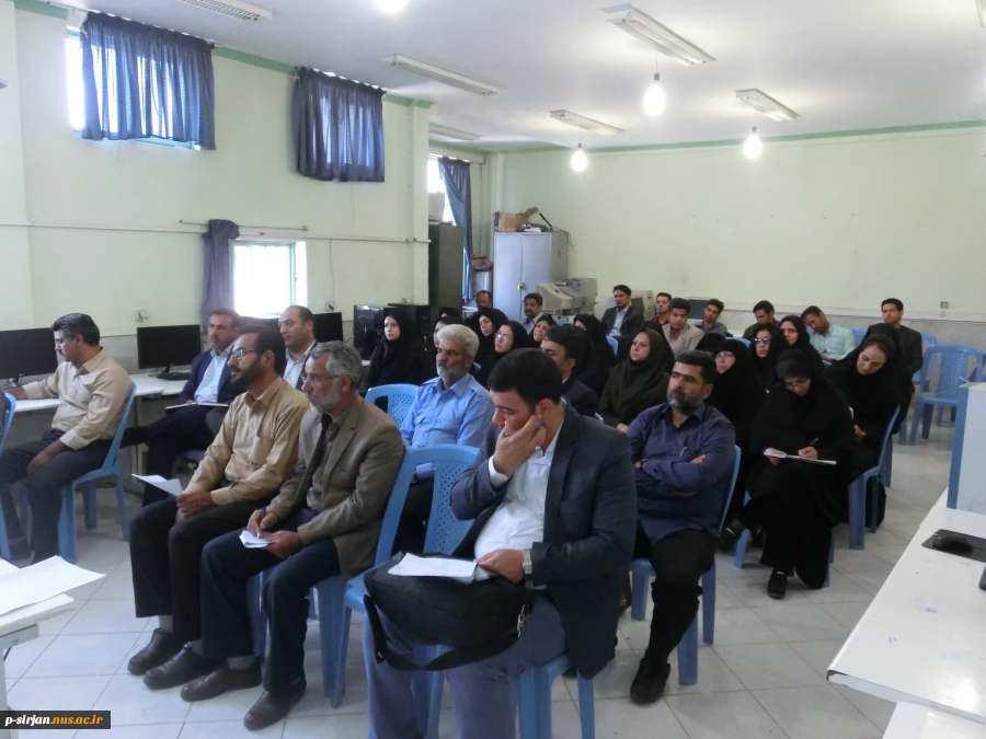 برگزاری کارگاه حرفه ای برای مدرسان وکارکنان