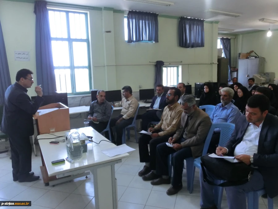 برگزاری کارگاه حرفه ای برای مدرسان وکارکنان