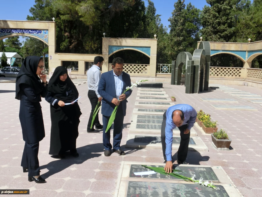 مراسم عطر افشانی و غبارروبی از گلزار شهدا به مناسبت سوم خردادماه فتح خرمشهر،روز مقاومت ، ایثار وپیروزی