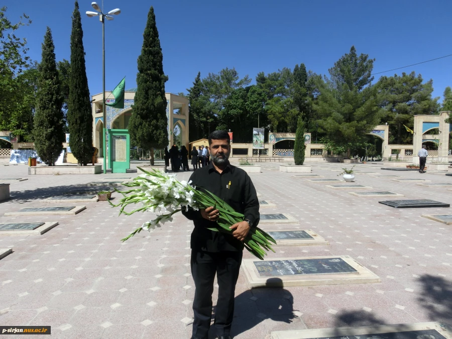 مراسم عطر افشانی و غبارروبی از گلزار شهدا به مناسبت سوم خردادماه فتح خرمشهر،روز مقاومت ، ایثار وپیروزی