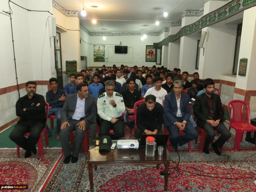 برگزاری کارگاه آموزشی آشنایی با فرصتها وتهدیدات فضای سایبری باحضور رییس پلیس فتای شهرستان سیرجان