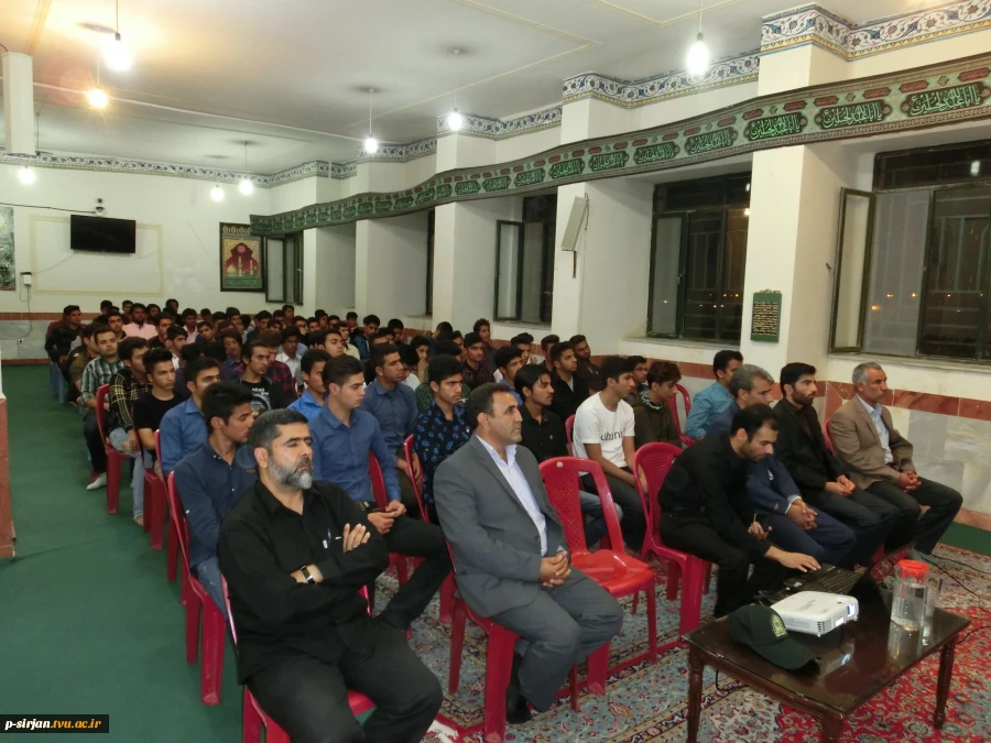 برگزاری کارگاه آموزشی آشنایی با فرصتها وتهدیدات فضای سایبری باحضور رییس پلیس فتای شهرستان سیرجان