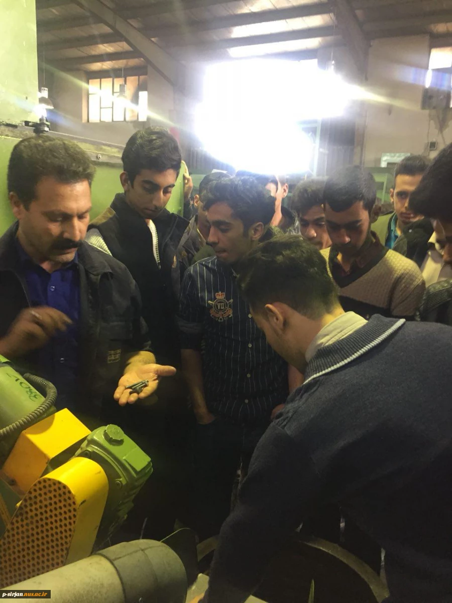 بازدید دانشجویان رشته ماشین ابزار از کارخانه پیچ ومهره کامکان