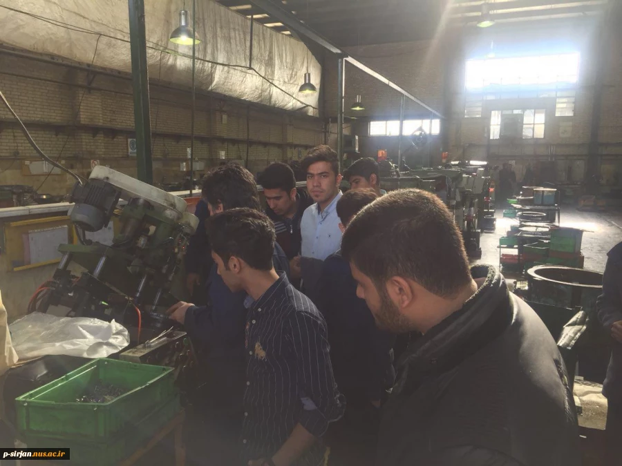 بازدید دانشجویان رشته ماشین ابزار از کارخانه پیچ ومهره کامکان