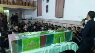 شرکت دانشجویان وهمکاران درمراسم وداع باشهید گمنام در دانشکده علوم پزشکی