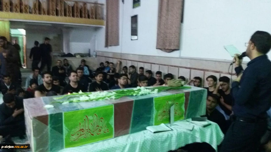 شرکت دانشجویان وهمکاران درمراسم وداع باشهید گمنام در دانشکده علوم پزشکی