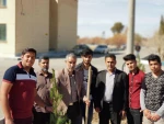 کاشت حدود 200نهال مثمر وغیر مثمر در محوطه آموزشکده