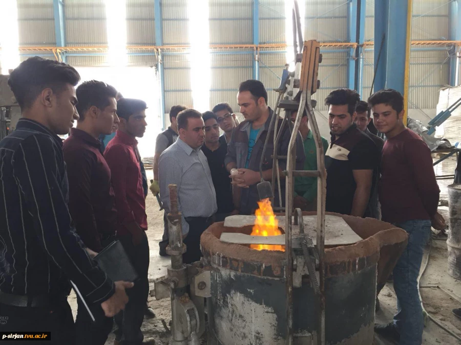 بازدید دانشجویان رشته ساخت وتولید از کارخانه فولاد تنبور سیرجان