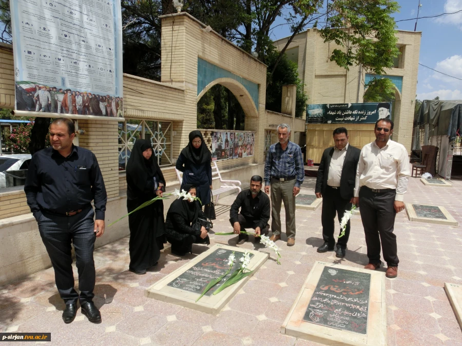 غبار روبی وگلباران قبور مطهر شهدا به مناسبت آزادسازی خرمشهر